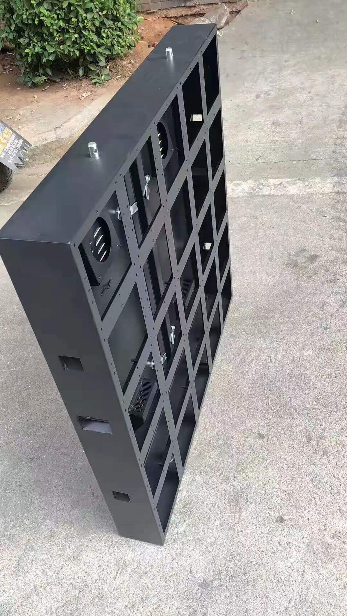 户外LED显示屏防水箱体解决方案