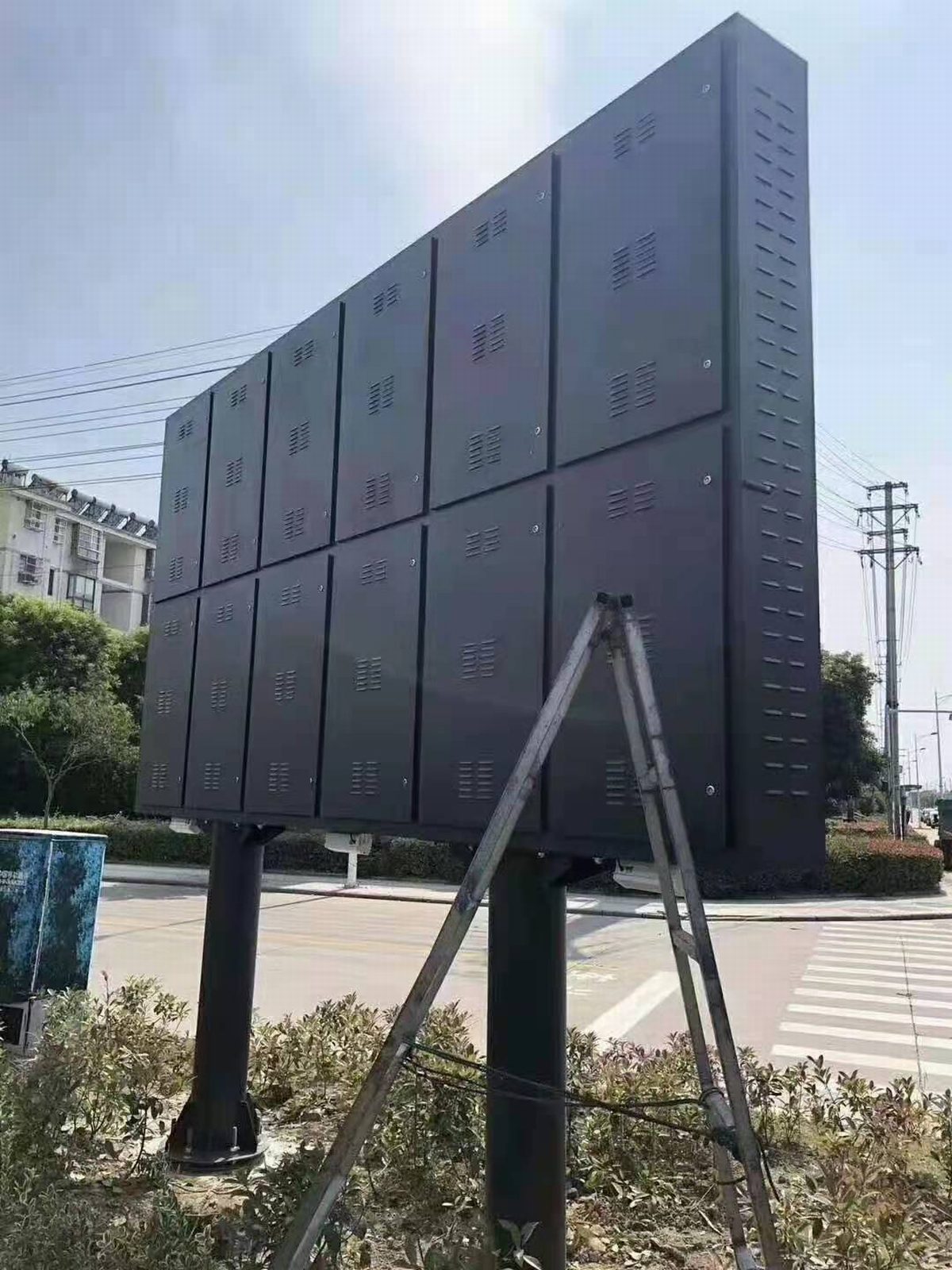 户外LED显示屏防水箱体解决方案