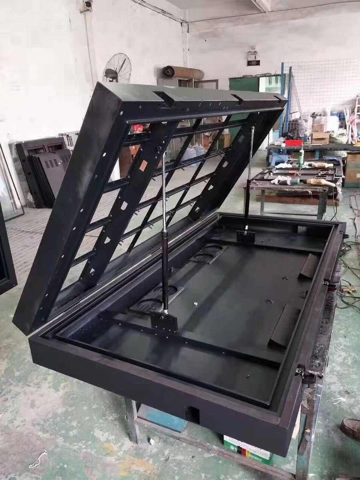 户外LED显示屏防水箱体解决方案