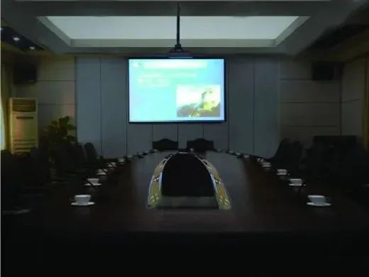 强力巨彩智能电子讲台解决方案，开启演讲新体验！