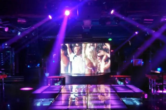 强力巨彩带你“亲临”世界杯现场，用LED大屏看球