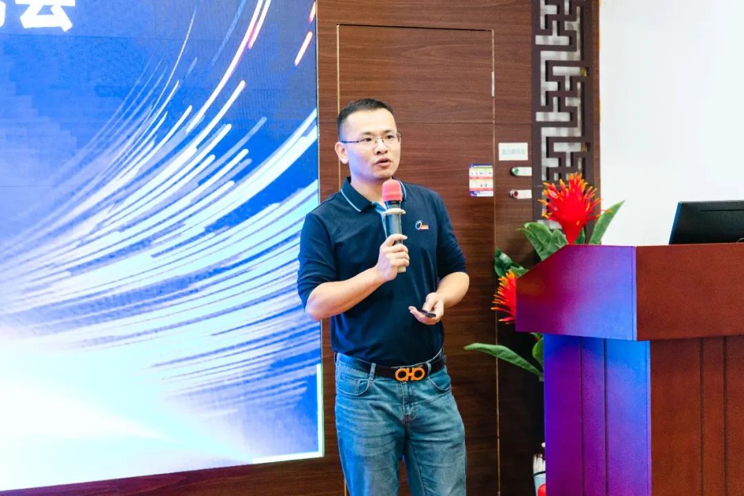 湖北强力巨彩,有你更精彩。强力巨彩省级经销商月度交流会完美收官!