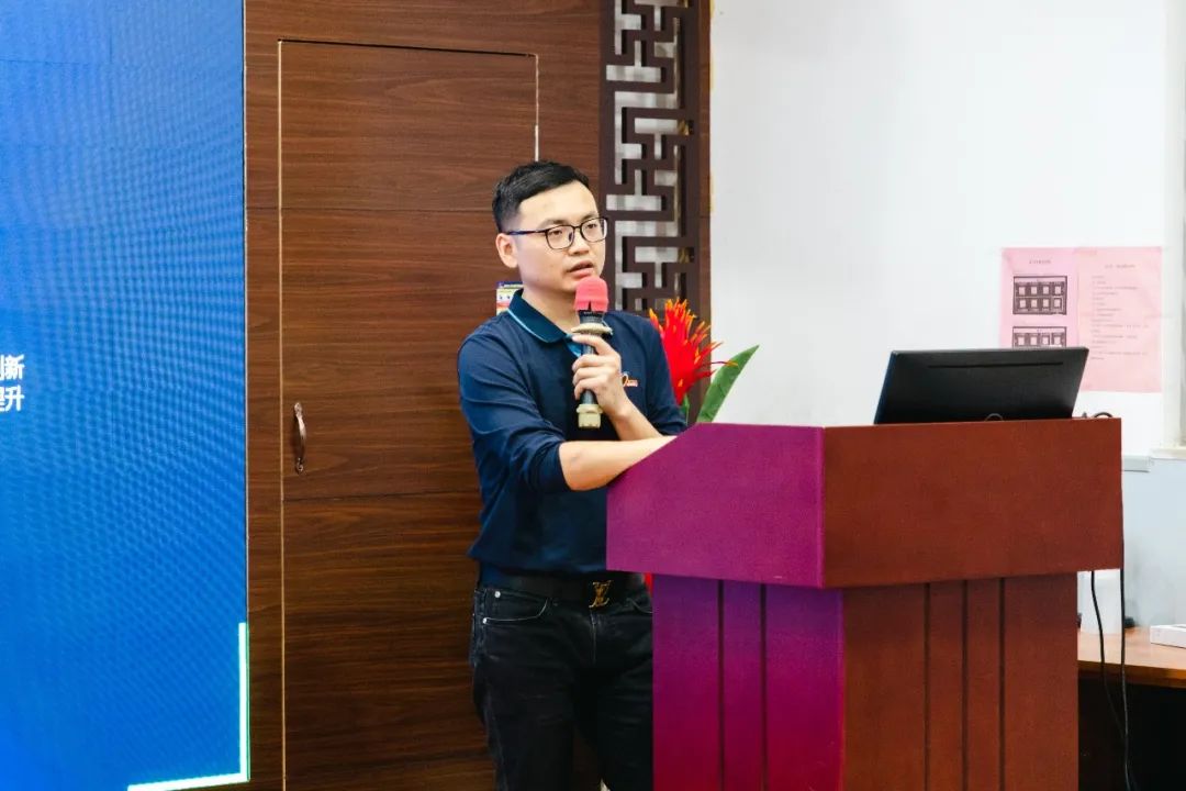 湖北强力巨彩,有你更精彩。强力巨彩省级经销商月度交流会完美收官!