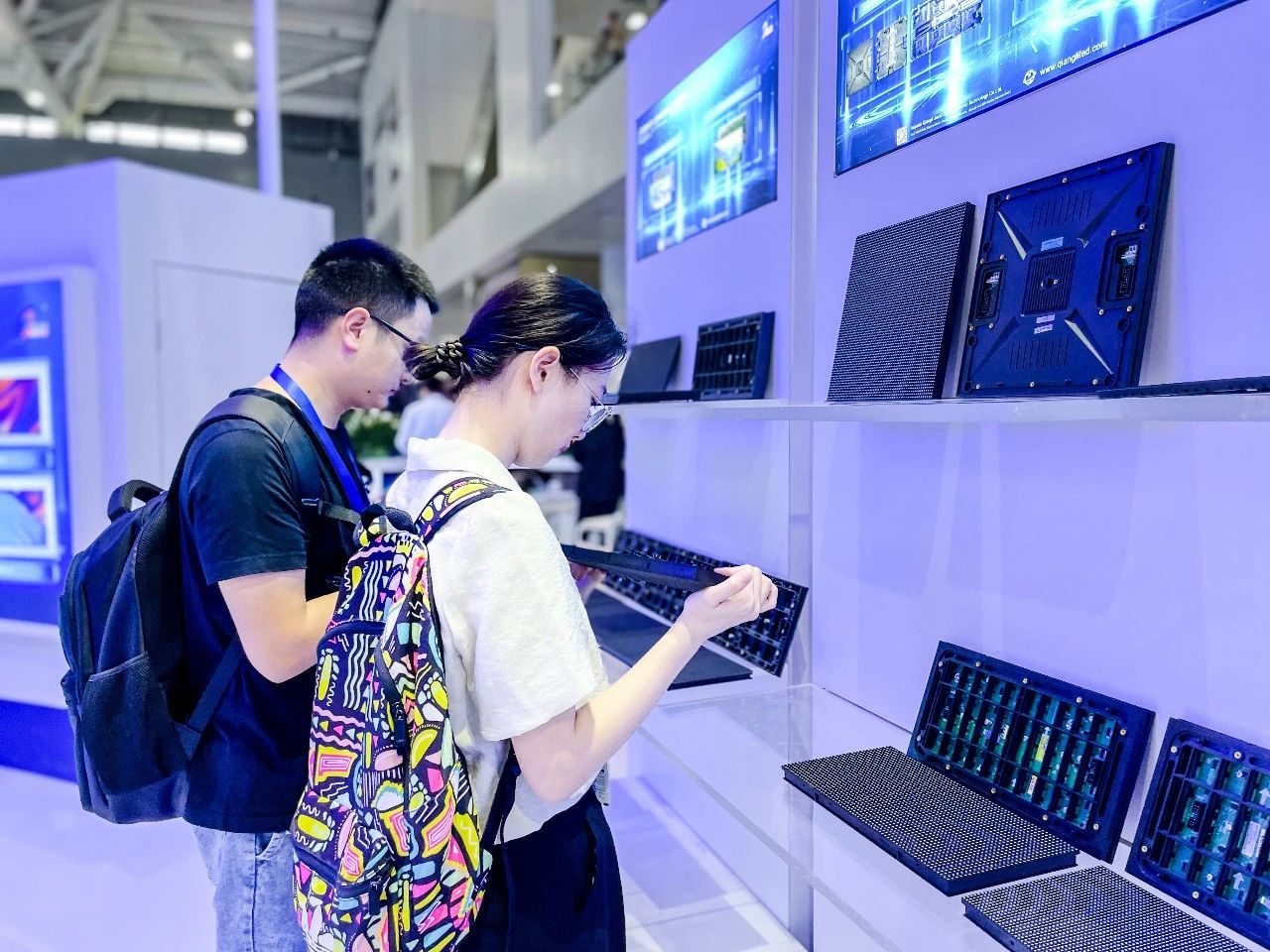 震撼亮相 ISLE 2023 深圳展，强力巨彩斩获两项大奖！