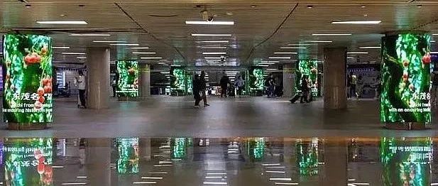 “行走的大屏显示”助力五一消费