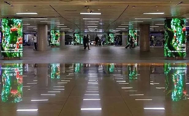 “行走的大屏显示”助力五一消费