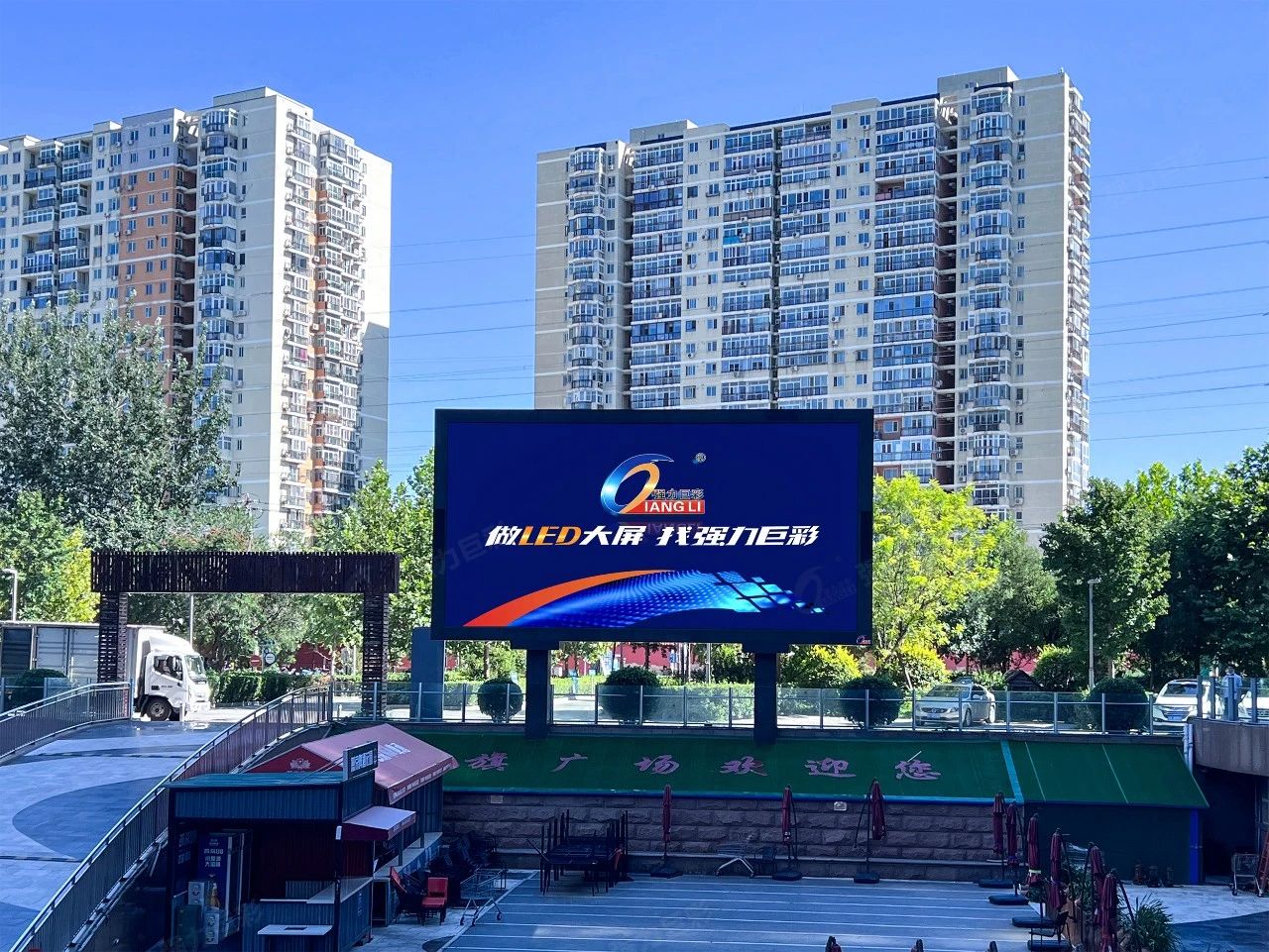 流量时代,户外LED大屏成为捕捉关注度的最优解!