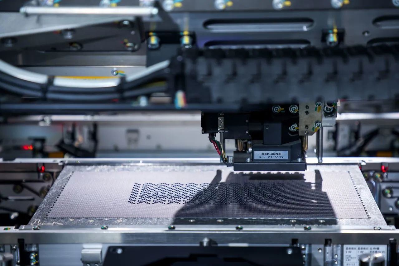 胡军代言强力巨彩，一场实力派的同频共振