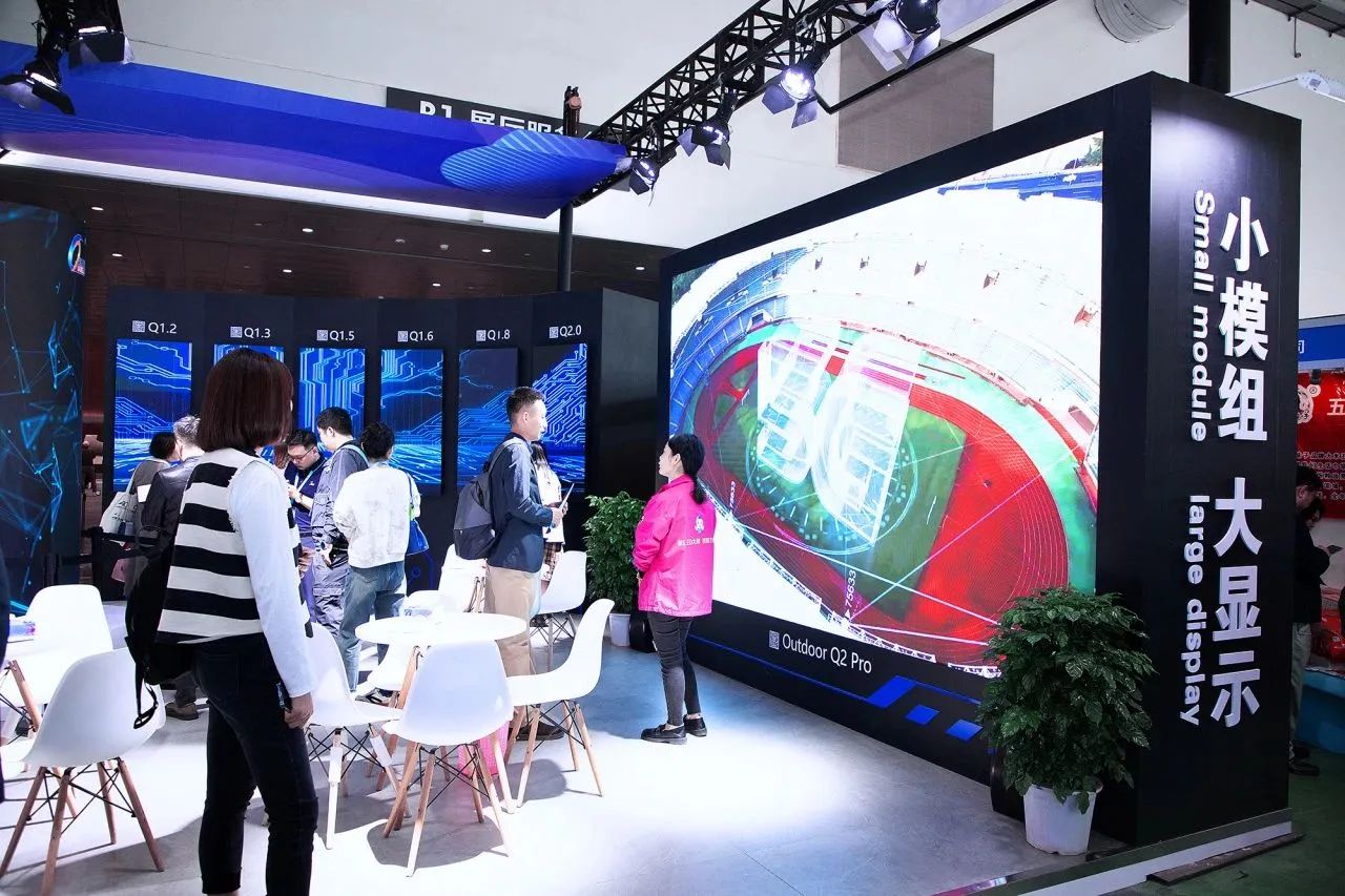 闪耀登“鹭”！强力巨彩&胡军亮相第30届中国国际广告节大国好货创新联展！