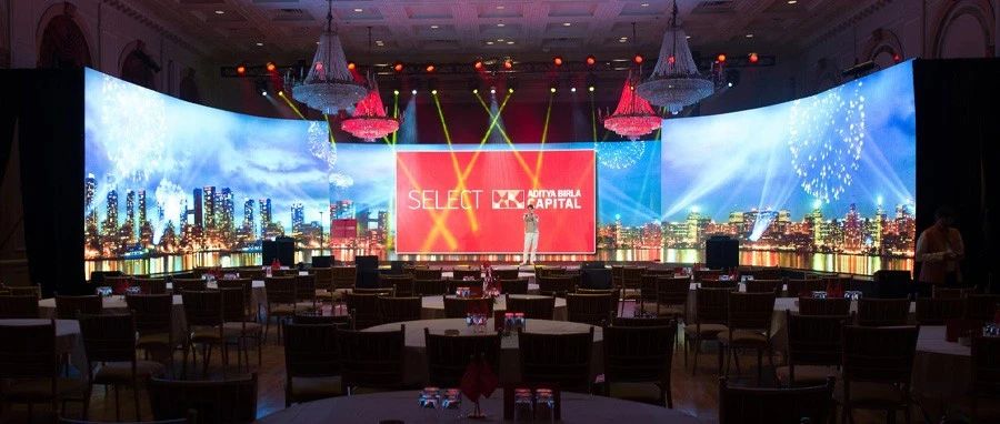 LED显示屏背后的“电流魔术师”：恒流驱动与恒压驱动揭秘