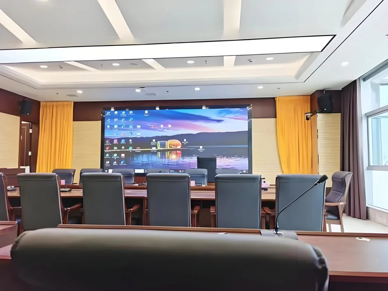 让会议室焕发新活力的LED显示屏，企事业单位必备！